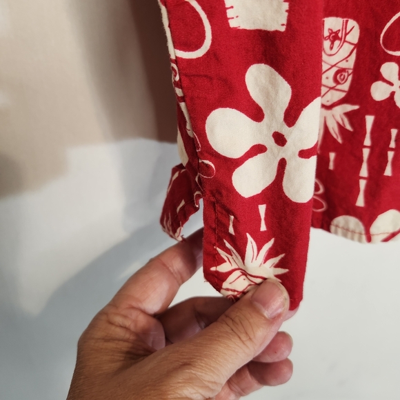 Sponge Bob Square Pants Button Down Shirt. Red and White Floral Men's XS Festive - Picture 7 of 10